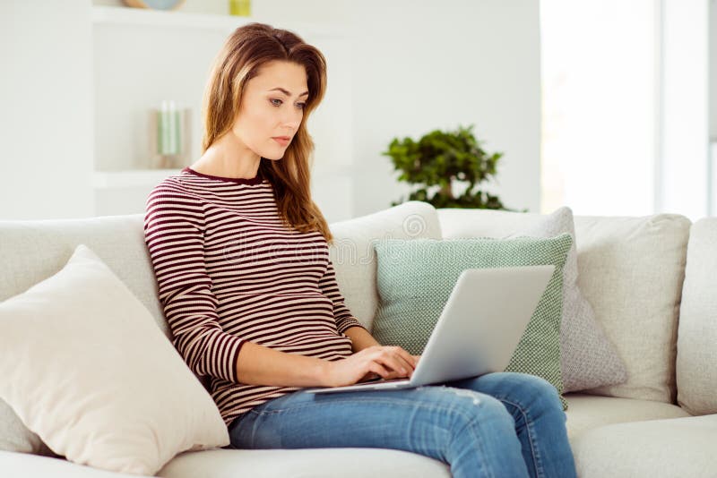Profile side view portrait of her she nice-looking lovely attractive serious focused wavy-haired girl sitting on divan stock images Profile side view portrait of her she nice-looking lovely attractive serious focused wavy-haired girl sitting on divan stock images