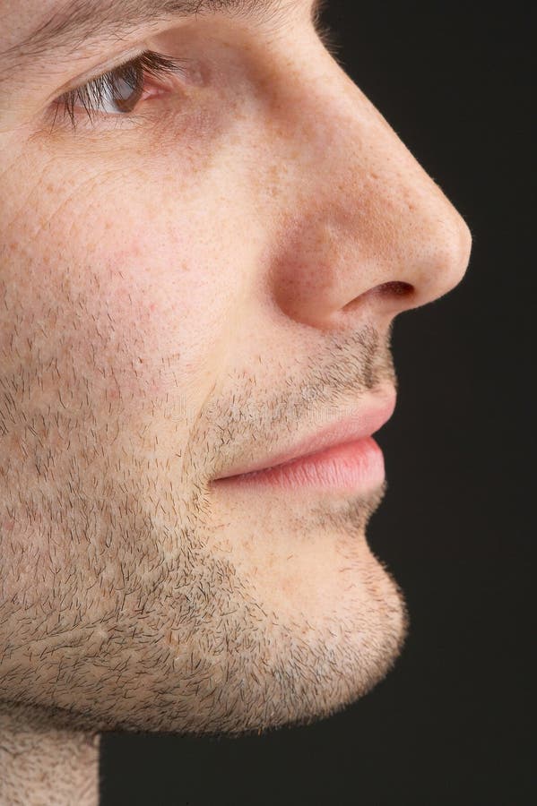 Тонкий нос у мужчины