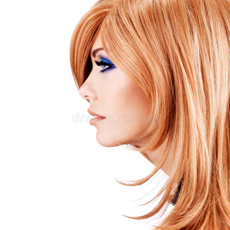 Profilowy portret piękna ładna kobieta z czerwonymi hairs fotografia stock Profilowy portret piękna ładna kobieta z czerwonymi hairs fotografia stock