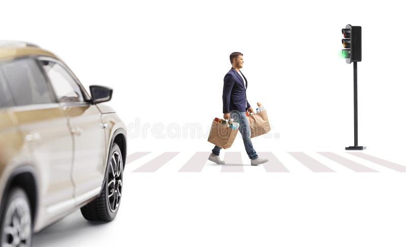 Profilul complet al unui om care traversează o stradă cu alimente stock image