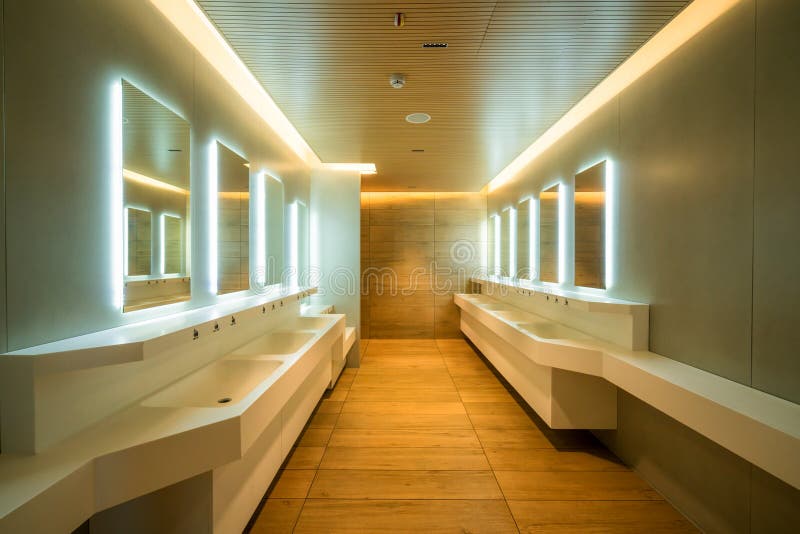 Progettazione moderna della toilette pubblica e della toilette fotografia stock Progettazione moderna della toilette pubblica e della toilette fotografia stock