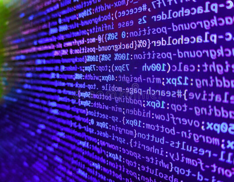 Programmatore digita nuove righe di codice html. schermata del codice di programmazione dello sviluppatore software. codifica del fotografia stock libera da diritti