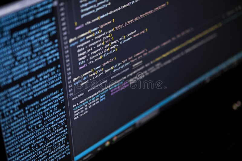 Programmazione dell'orario di lavoro. il programmatore stampa nuove linee di html immagini stock libere da diritti