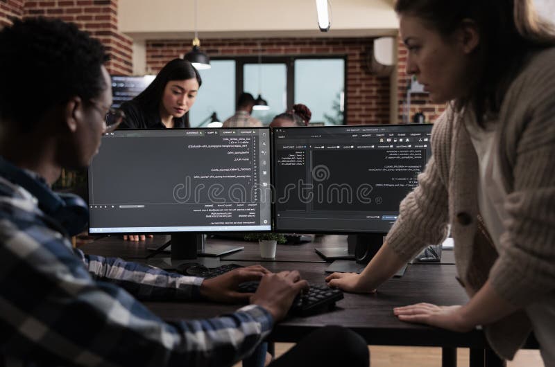 Programmers develop data decryption software together programmers develop data decryption software together expert programmers стоковые фотографии rf