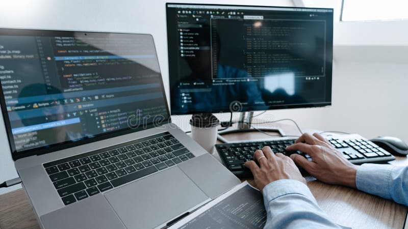 Programmier-Code auf Desktop-Computern eingeben, Konzept für Programmierungs- und Kodierungstechnologien entwickeln
