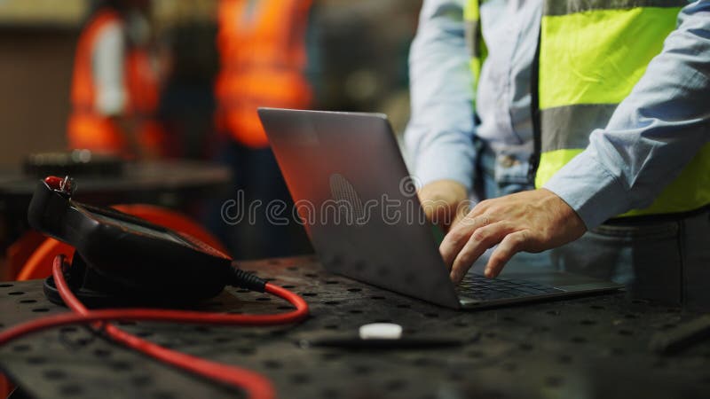 Programming robot controller, Programming robotic arms in factory industrial stock images