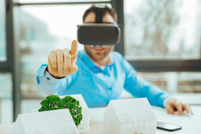 Progressiv tekniker som använder futuristiska teknologier, medan arbeta arkivbilder