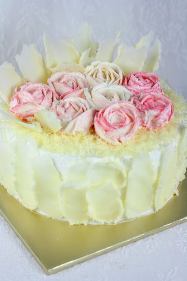 Foto de Bolo Quadrado Com Flor Buttercream e mais fotos de stock