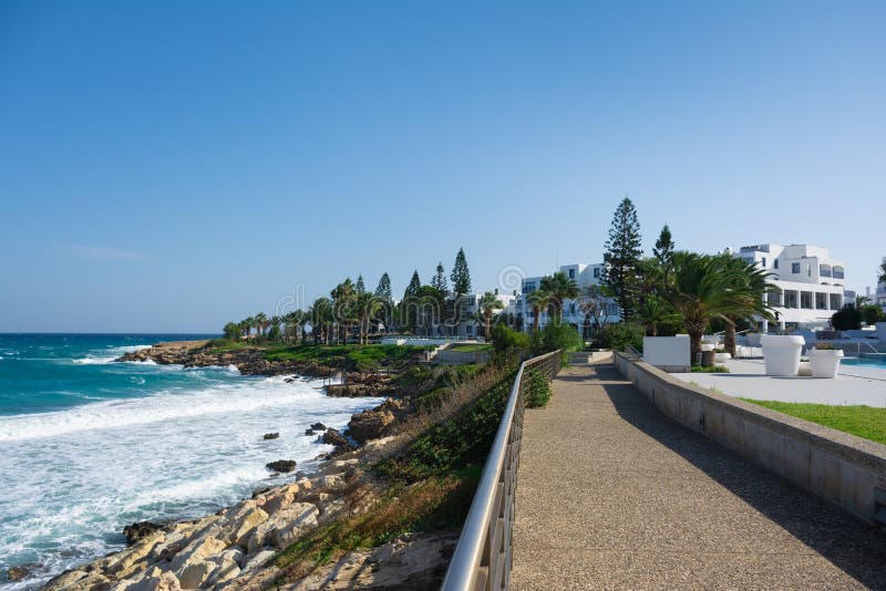 'promenade' cerca de la playa de la higuera en la ciudad de Protaras, Chipre fotos de archivo 'promenade' cerca de la playa de la higuera en la ciudad de Protaras, Chipre fotos de archivo