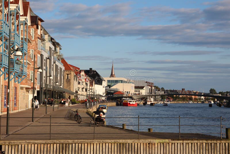 'promenade' del río de Fredrikstad foto de archivo 'promenade' del río de Fredrikstad foto de archivo