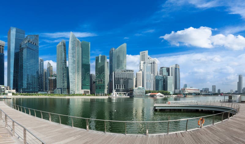 'promenade' en la bahía del puerto deportivo de Singapur imagen de archivo libre de regalías 'promenade' en la bahía del puerto deportivo de Singapur imagen de archivo libre de regalías