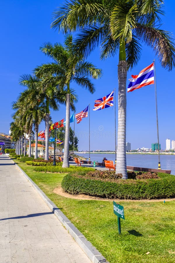 Promenade in im Stadtzentrum gelegenem Phnom Penh lizenzfreies stockbild Promenade in im Stadtzentrum gelegenem Phnom Penh lizenzfreies stockbild