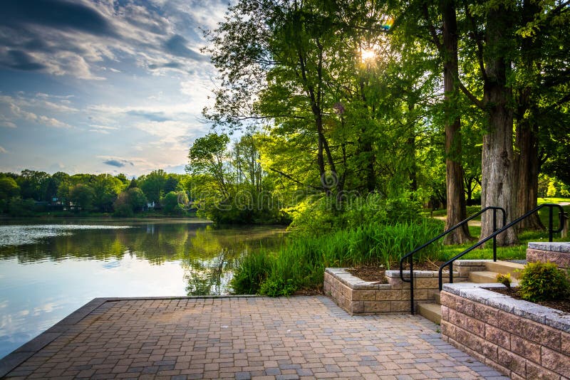 Promenieren Sie entlang dem Ufer von Wilde See in Kolumbien, Maryland lizenzfreie stockbilder Promenieren Sie entlang dem Ufer von Wilde See in Kolumbien, Maryland lizenzfreie stockbilder