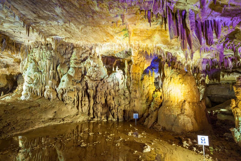 Pueblos con magia y encanto. Prometheus-cave-kutaisi-kumistavi-near-tskaltubo-imereti-region-georgia-68147408