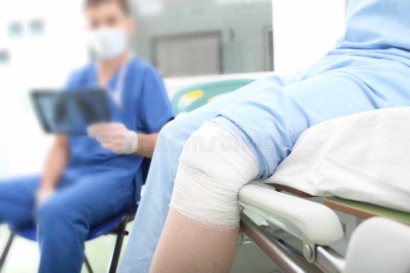 Pronto soccorso nel pronto soccorso dell'ospedale fotografia stock libera da diritti Pronto soccorso nel pronto soccorso dell'ospedale fotografia stock libera da diritti