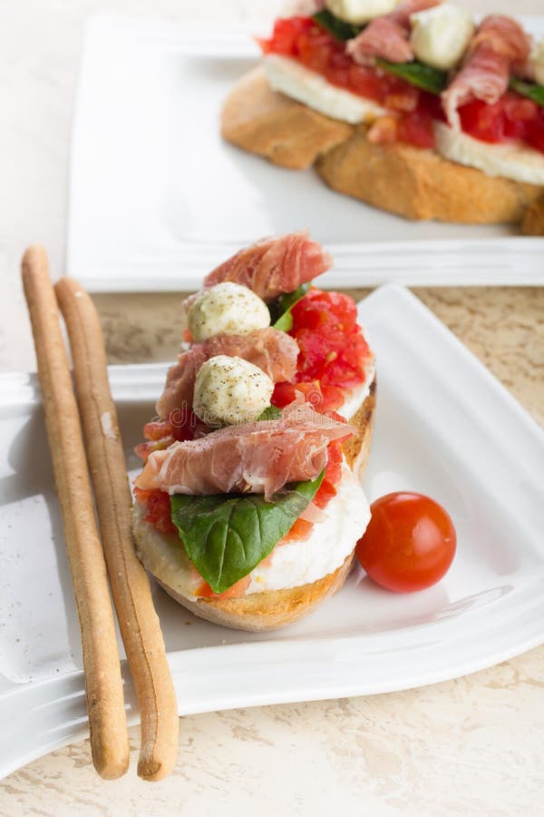Prosciutto Bruschetta stock afbeelding. Image of bank 38874201