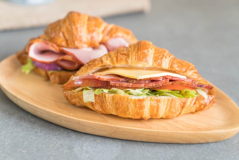 Prosciutto Del Panino Del Croissant Fotografia Stock Immagine di