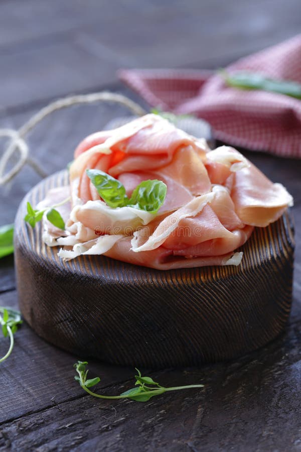 Prosciutto Secco Italiano Di Parma Immagine Stock - Immagine di ...