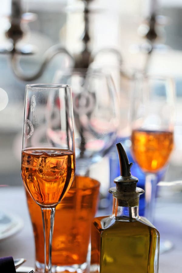 Prosecco y Aperol Spritz fotografía de archivo libre de regalías Prosecco y Aperol Spritz fotografía de archivo libre de regalías