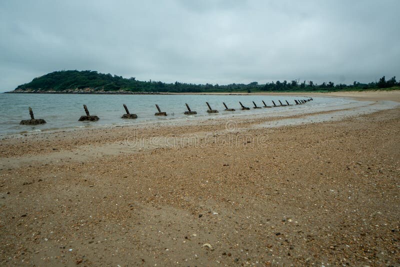 Protection de débarquement sur une plage dans Mashan sur l'île de Kinmen, Taïwan photographie stock libre de droits Protection de débarquement sur une plage dans Mashan sur l'île de Kinmen, Taïwan photographie stock libre de droits