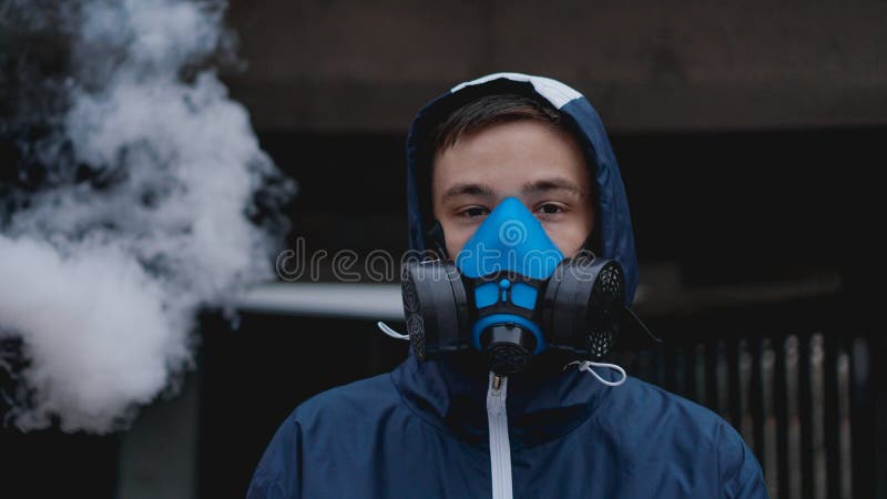 Protection respirator half mask for toxic gas. The man prepare to wear protection air pollution in the chemical industry. Smoke stock photography Protection respirator half mask for toxic gas. The man prepare to wear protection air pollution in the chemical industry. Smoke stock photography