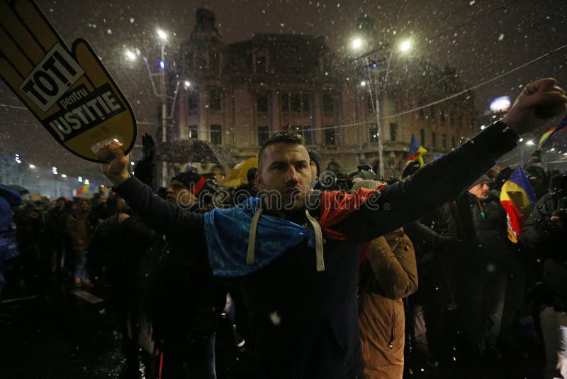 PROTEST IN BUKAREST GEGEN KORRUPTION lizenzfreies stockfoto PROTEST IN BUKAREST GEGEN KORRUPTION lizenzfreies stockfoto