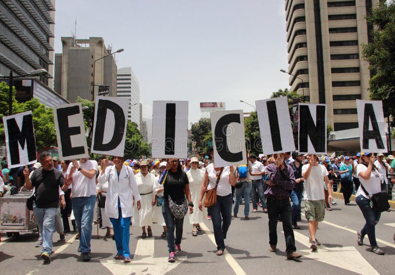 Protesta de los venezolanos sobre escaseces de la medicina imagen de archivo libre de regalías Protesta de los venezolanos sobre escaseces de la medicina imagen de archivo libre de regalías