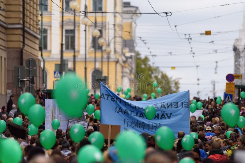 Proteste la reunión contra racismo y la violencia del extremista de la derecha en Finlandia imagenes de archivo Proteste la reunión contra racismo y la violencia del extremista de la derecha en Finlandia imagenes de archivo