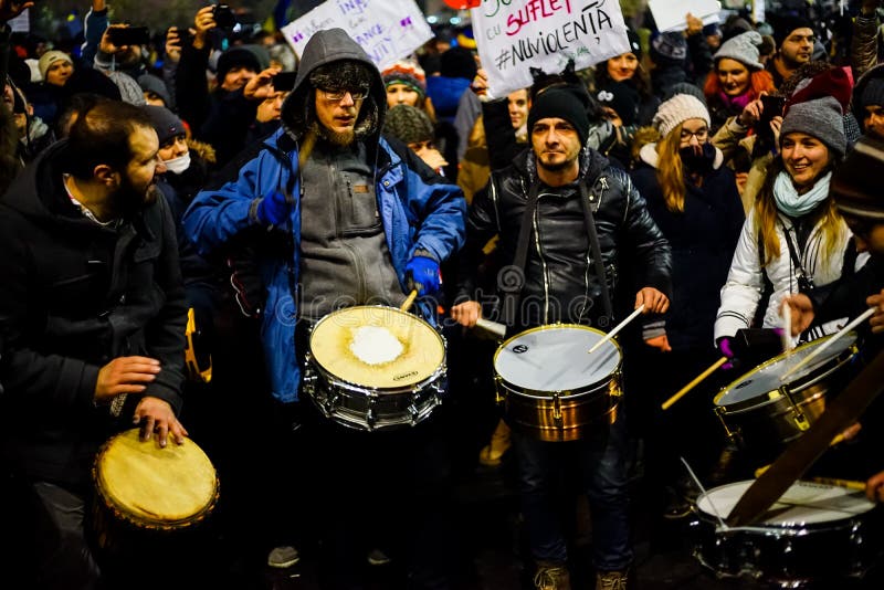 protesters-drums-against-corruption-decree-romania-bucharest-february-people-demonstrating-reforms-gathered-front-85800450.jpg