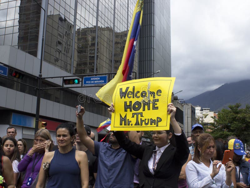 Protestierender gegen Nicolas Maduro-Diktaturmarsch zur Unterstützung Guaido lizenzfreies stockfoto Protestierender gegen Nicolas Maduro-Diktaturmarsch zur Unterstützung Guaido lizenzfreies stockfoto