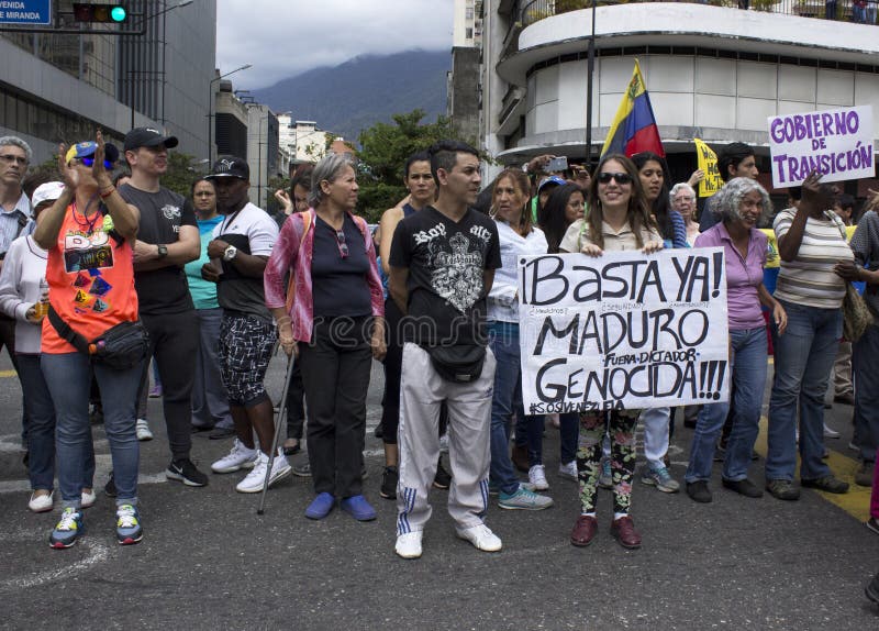Protestierender gegen Nicolas Maduro-Diktaturmarsch zur Unterstützung Guaido lizenzfreies stockbild Protestierender gegen Nicolas Maduro-Diktaturmarsch zur Unterstützung Guaido lizenzfreies stockbild