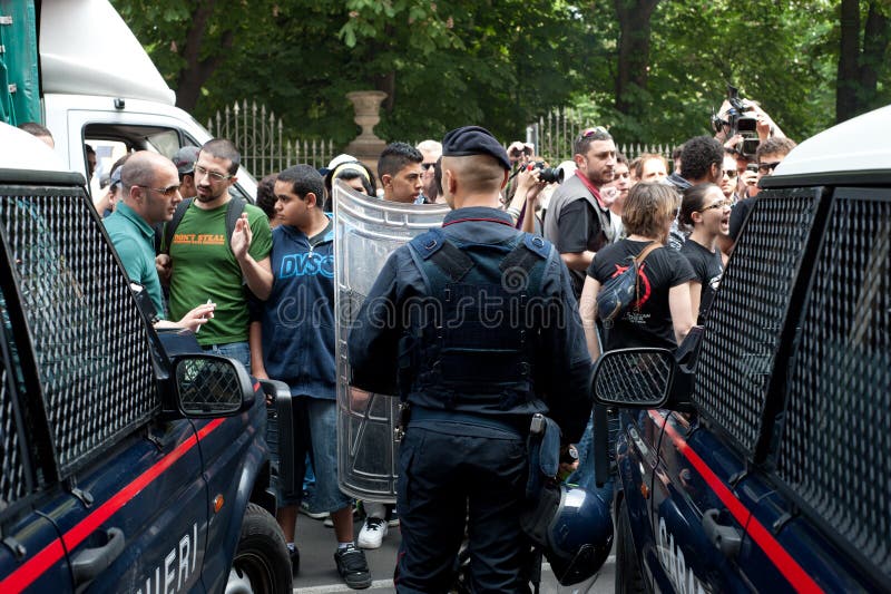 Protestierender und Polizei lizenzfreie stockfotos Protestierender und Polizei lizenzfreie stockfotos