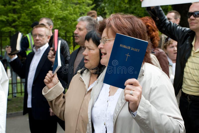 Protestors contro orgoglio 2009 di Riga fotografia stock libera da diritti Protestors contro orgoglio 2009 di Riga fotografia stock libera da diritti