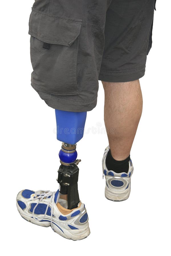 Disabili l'uomo con la gamba sinistra sostituito da gamba artificiale.