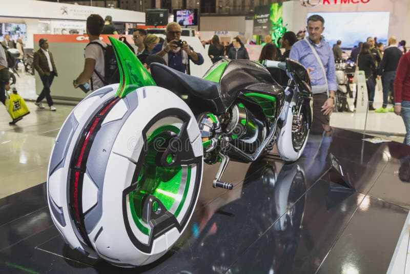 Prototipo futuristico di Kawasaki a EICMA 2014 a Milano, Italia fotografia stock Prototipo futuristico di Kawasaki a EICMA 2014 a Milano, Italia fotografia stock