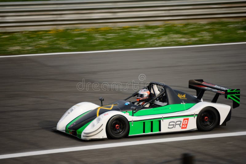 Prova radicale dell'automobile di SR8 RX a Monza immagini stock libere da diritti Prova radicale dell'automobile di SR8 RX a Monza immagini stock libere da diritti