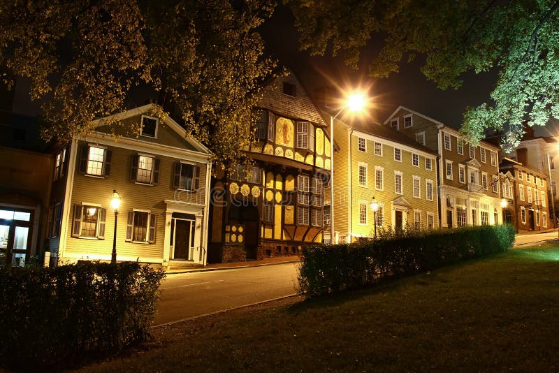 Providence Rhode Island Street la nuit image libre de droits Providence Rhode Island Street la nuit image libre de droits