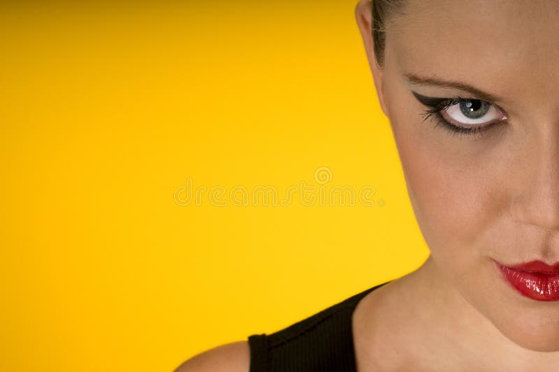 Provozierender Blick des blonden Schätzchens stockbild Provozierender Blick des blonden Schätzchens stockbild