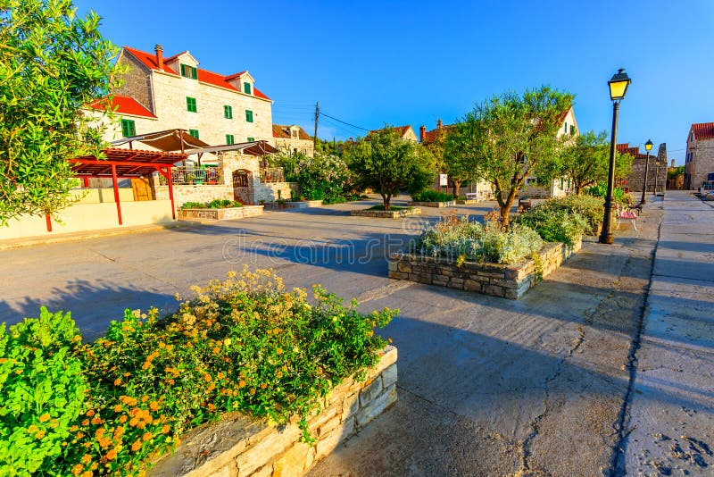 Prvic Sepurine Croaia : Den gamla staden Sibenik skärgården Dalmatia Adriatiska havet arkivbild