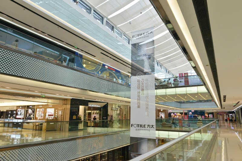 przechuje w placu, robi zakupy mallï ¼ ŒCommercial budynku ï ¼ Œhall zakupy plazaï ¼ Œ obraz stock przechuje w placu, robi zakupy mallï ¼ ŒCommercial budynku ï ¼ Œhall zakupy plazaï ¼ Œ obraz stock