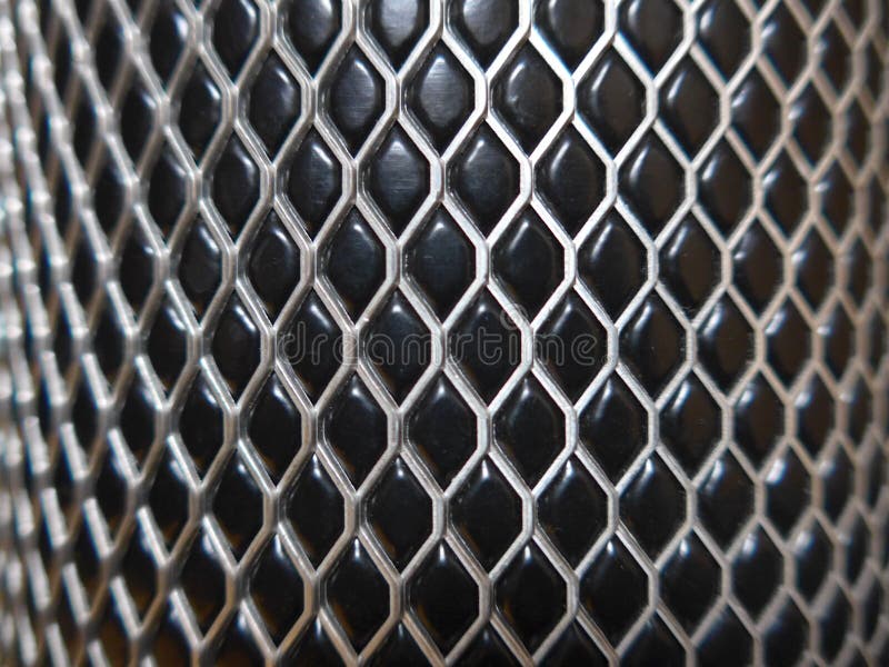 Przegięty metalu drut na czarnym, błyszczącym tle, Kruszcowi ukośniki, zbliżenie, nowożytny wzór, tekstura, fotografia stock Przegięty metalu drut na czarnym, błyszczącym tle, Kruszcowi ukośniki, zbliżenie, nowożytny wzór, tekstura, fotografia stock
