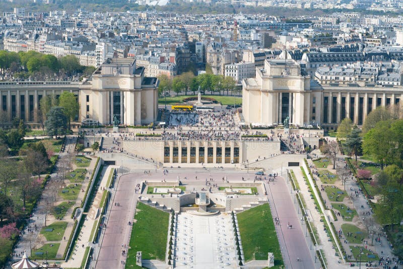 Przegląda Trocadero i architektonicznego zespół środkowa fontanna paris zdjęcie royalty free Przegląda Trocadero i architektonicznego zespół środkowa fontanna paris zdjęcie royalty free