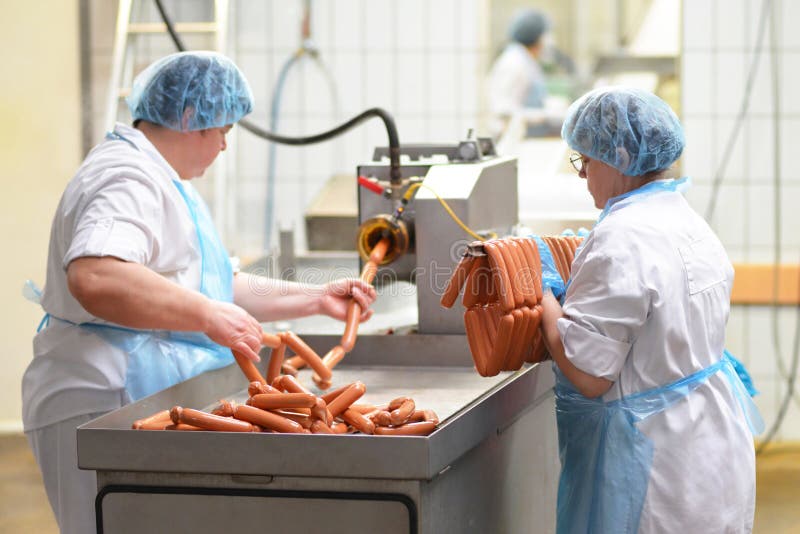 Przemysł spożywczy: pracownicy w produkci oryginalny Niemiecki basałyk