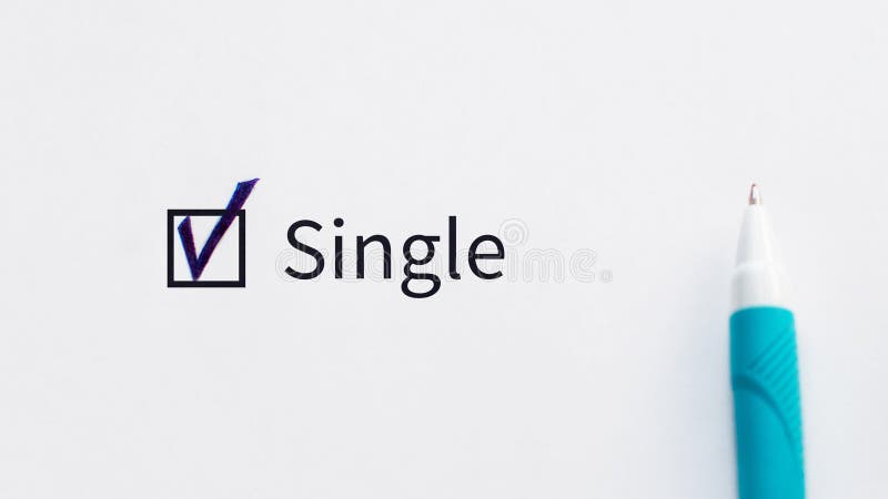 Przerzedże - checkbox z cwelichem na białej księdze z błękitnym piórem Listy kontrolnej pojęcie zdjęcia royalty free Przerzedże - checkbox z cwelichem na białej księdze z błękitnym piórem Listy kontrolnej pojęcie zdjęcia royalty free