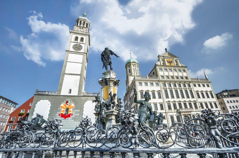 Przy centralne miasto kwadratem zdjęcia stock Przy centralne miasto kwadratem zdjęcia stock