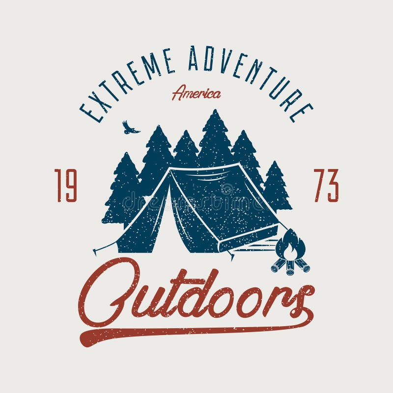 Przygody typografii grafika dla koszulki Outdoors t koszulowy druk z campingowym namiotem, lasem i ogniskiem, Rocznik plenerowa w ilustracji