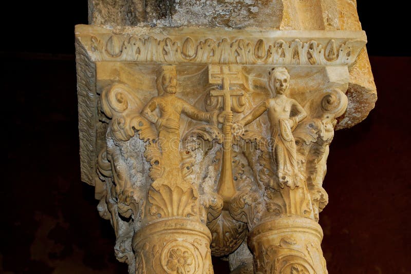 Przyklasztorny Benedyktyński monaster w katedrze Monreale w Sicily Ogólny widok i szczegóły capitals i kolumny obraz royalty free Przyklasztorny Benedyktyński monaster w katedrze Monreale w Sicily Ogólny widok i szczegóły capitals i kolumny obraz royalty free
