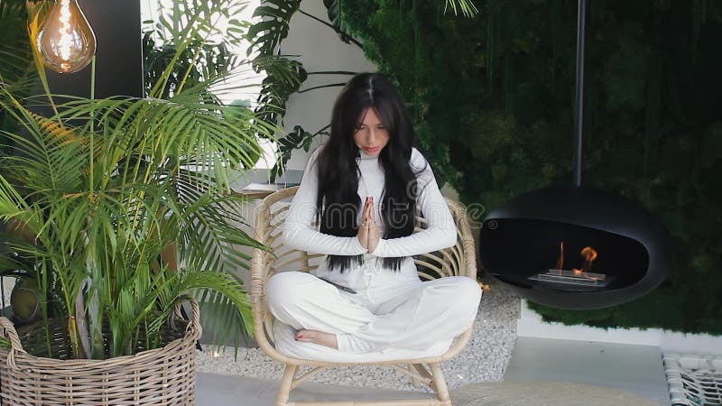Práctica de meditación de dama almacen de video