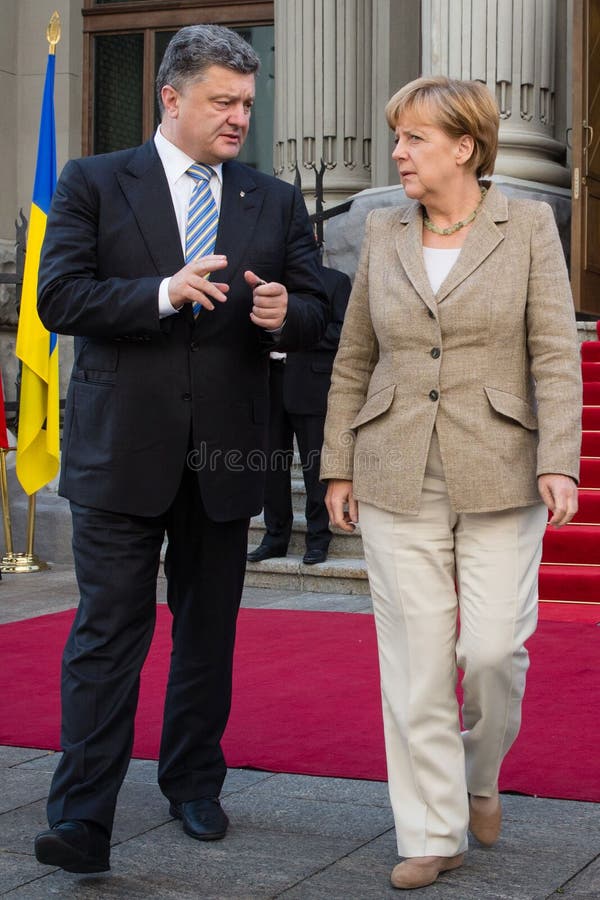 Präsident von Ukraine Petro Poroshenko und Bundeskanzler von lizenzfreie stockfotografie Präsident von Ukraine Petro Poroshenko und Bundeskanzler von lizenzfreie stockfotografie