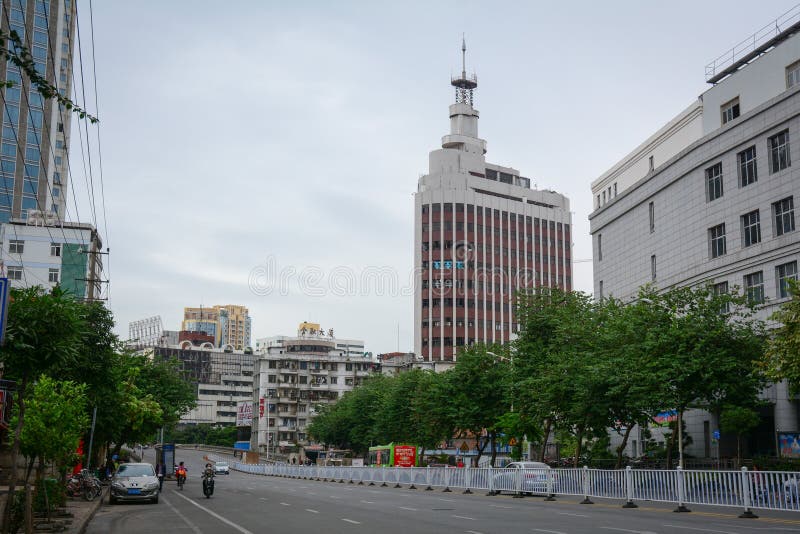 Prédios de escritórios situados na baixa em Nanning, China fotografia de stock royalty free Prédios de escritórios situados na baixa em Nanning, China fotografia de stock royalty free